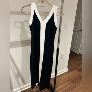 Black/white knit dress with back slit